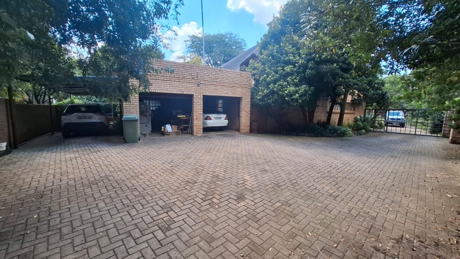 6 Bedroom Property for Sale in Mooivallei Park North West